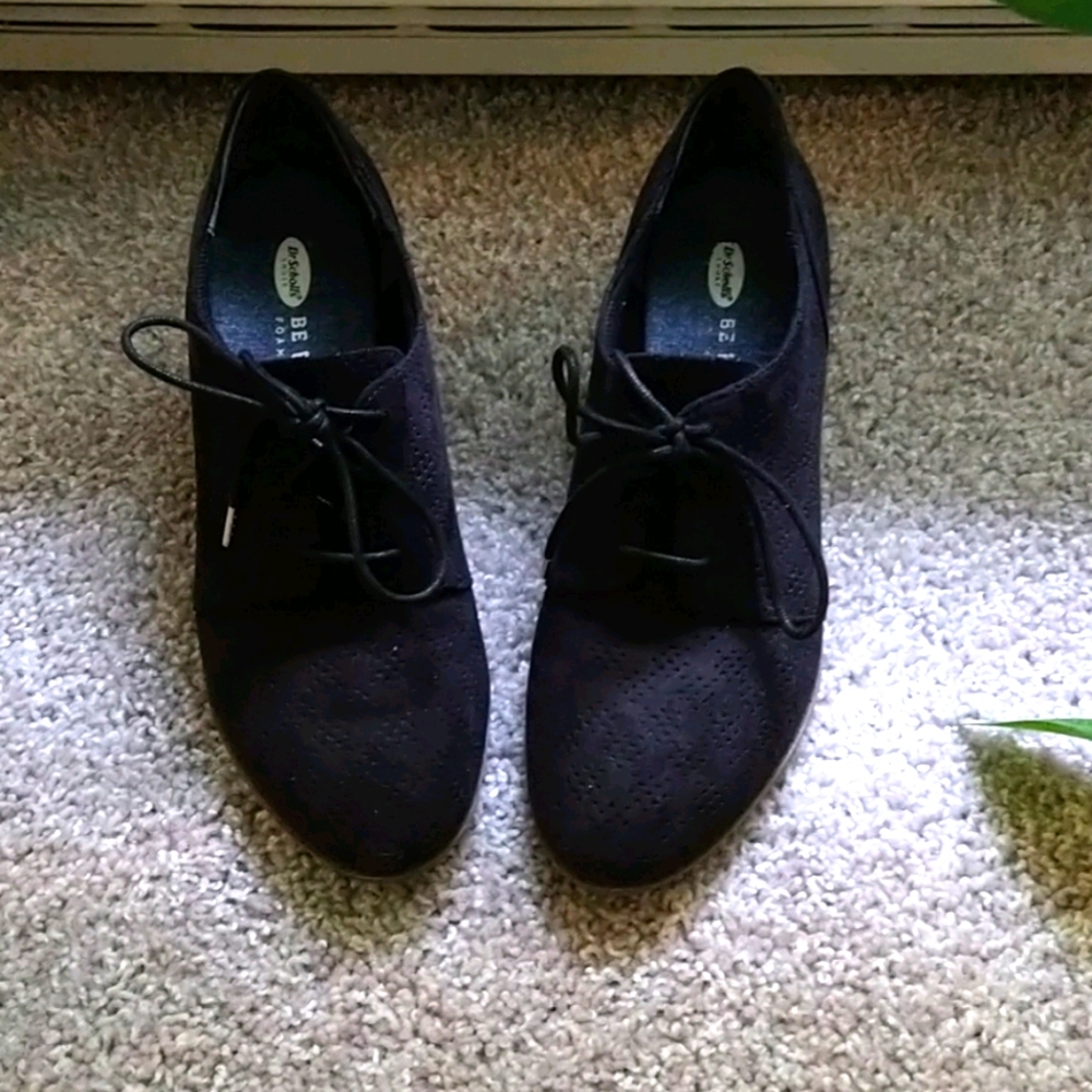 Dr Scholl's high heeled shoe with laces